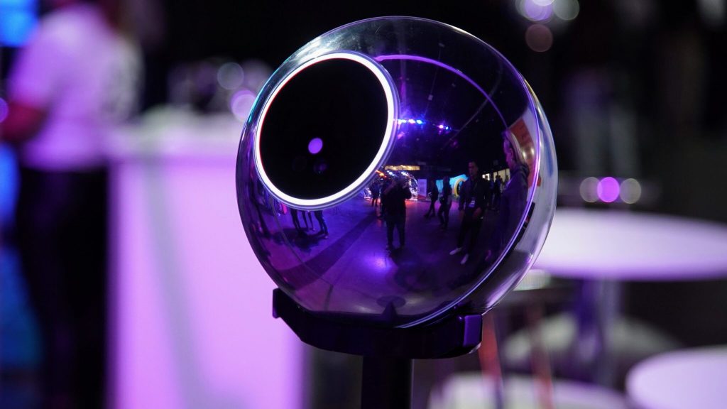 Worldcoin: la criptomoneda que escanea tu ojo y divide al mundo